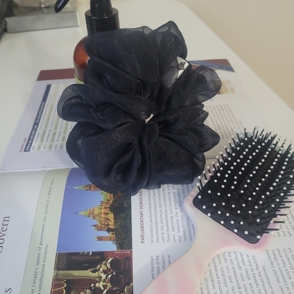 🖤black🖤organza/sheer oversized Scrunchie - Picture 5 of 5
